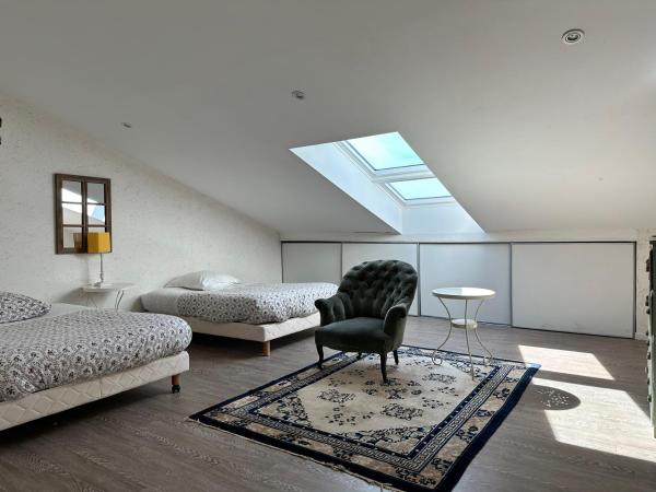 Chambre D'hôte La Beaudine : photo 1 de la chambre chambre triple avec salle de bains privative