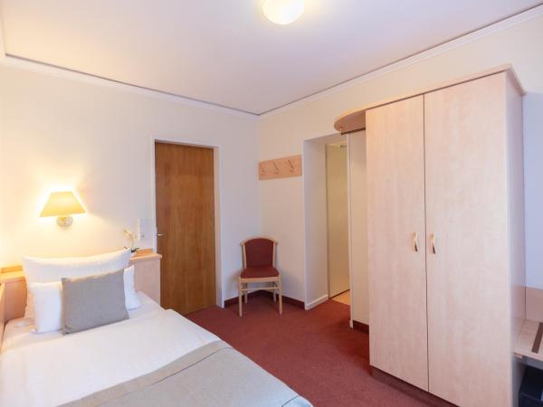 Hotel Bremer Haus : photo 7 de la chambre chambre double confort avec canapé-lit