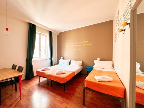 Ostello Bello Milano Centrale : photo 1 de la chambre chambre triple avec salle de bains privative