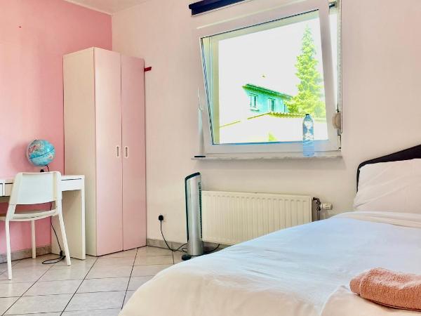 Large Room in Schuttrange Free Parking 10mins to Airport Excellent Customer Services : photo 9 de la chambre chambre lit queen-size deluxe