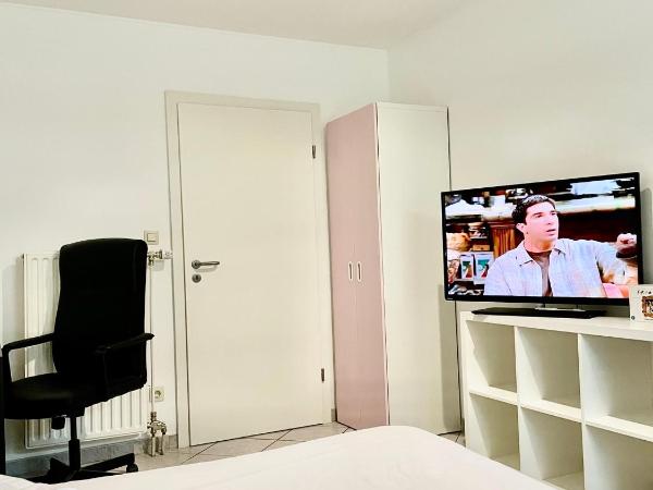 Large Room in Schuttrange Free Parking 10mins to Airport Excellent Customer Services : photo 10 de la chambre chambre double Économique