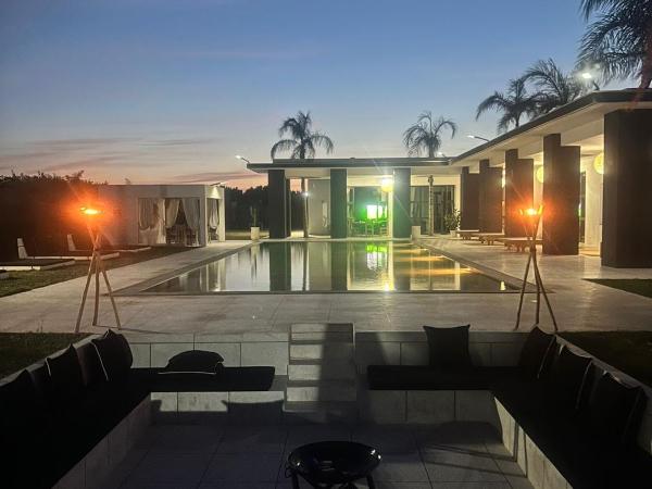 Villatina suite TIZNIT : photo 1 de la chambre chambre lit king-size - vue sur piscine 