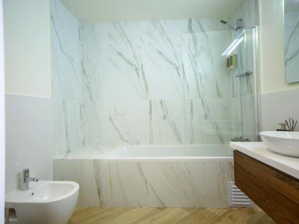 Guest House Jacarandá Faro : photo 7 de la chambre chambre lits jumeaux