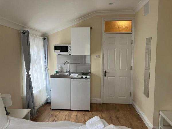 Specious Studio Flats : photo 3 de la chambre chambre double deluxe avec douche