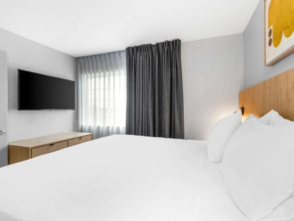 Sonesta Simply Suites Austin South : photo 9 de la chambre suite 1 chambre lit queen-size avec baignoire - accessible aux personnes à mobilité réduite