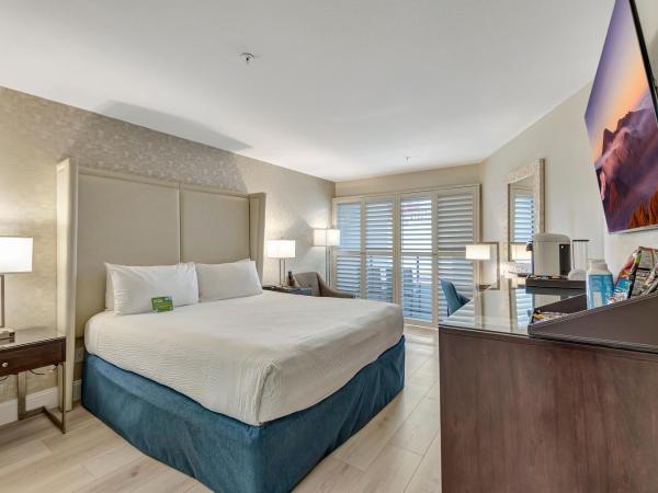 Ocean View Hotel : photo 1 de la chambre chambre lit king-size standard avec balcon