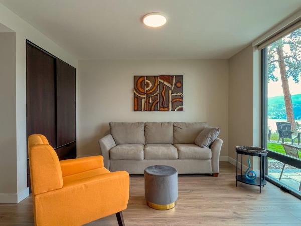 Kelowfornia Lakeview Retreat : photo 3 de la chambre chambre lit king-size - vue sur lac