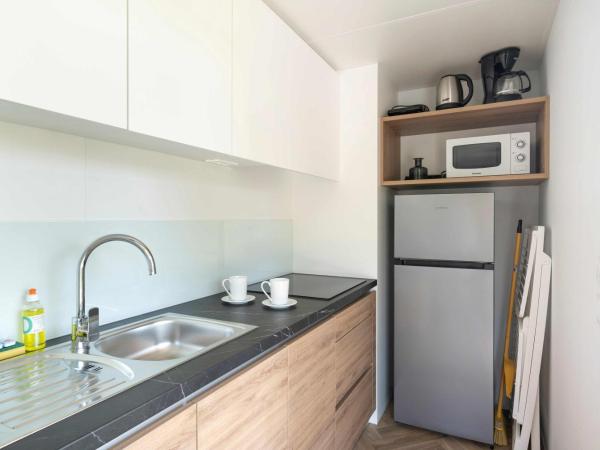 Camping Park Umag Mobile Homes : photo 3 de la chambre mobile home familial premium