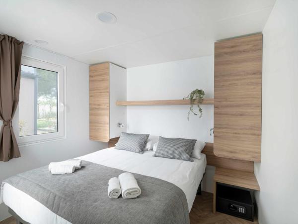 Camping Park Umag Mobile Homes : photo 7 de la chambre mobile home familial premium