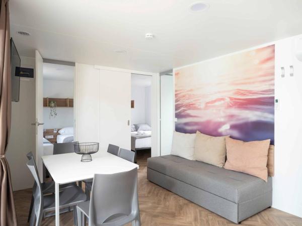 Camping Park Umag Mobile Homes : photo 5 de la chambre mobile home familial premium