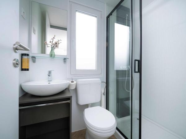 Camping Park Umag Mobile Homes : photo 9 de la chambre mobile home familial premium