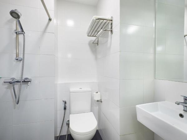 Dash Living on Mackenzie : photo 7 de la chambre hébergement lit queen-size confortable