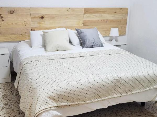 Sweet Rooms in Alboraya Valencia : photo 1 de la chambre chambre double avec salle de bains commune