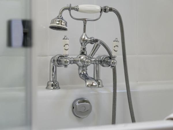 Dukes Bath : photo 6 de la chambre suite avec lit à baldaquin