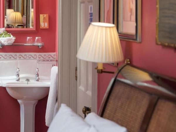 Dukes Bath : photo 3 de la chambre hébergement lit king-size confortable