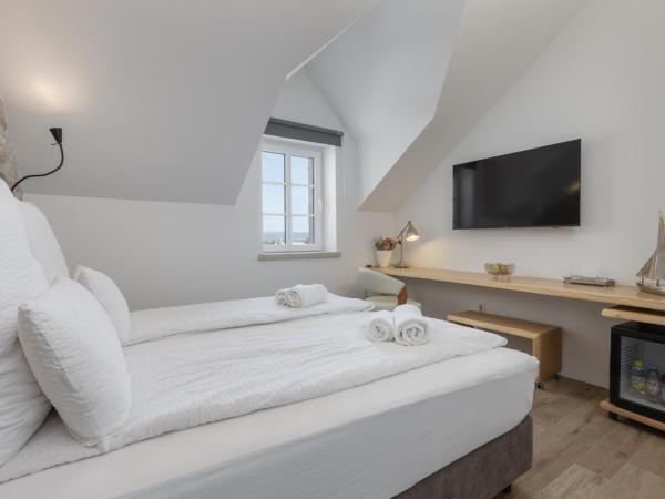 NEW - Casa Columba - 4 Star Luxury Rooms with Outdoor Pool & Private Garden : photo 1 de la chambre chambre double deluxe - vue sur mer