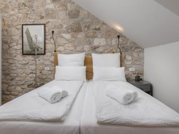 NEW - Casa Columba - 4 Star Luxury Rooms with Outdoor Pool & Private Garden : photo 4 de la chambre chambre double deluxe - vue sur mer