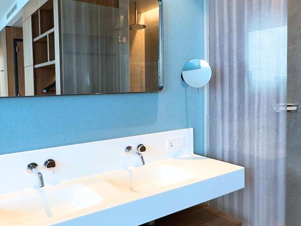 Van der Valk Hotel Amsterdam Zuidas -Rai : photo 3 de la chambre chambre junior - vue sur la ville