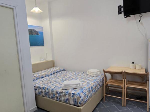 La casa di Giuliana piano terra con cucina e lavatrice : photo 8 de la chambre chambre double avec salle de bains privative