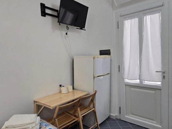 La casa di Giuliana piano terra con cucina e lavatrice : photo 9 de la chambre chambre double avec salle de bains privative