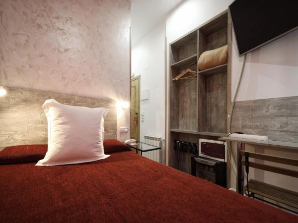 Hostal Las Fuentes : photo 2 de la chambre petite chambre double