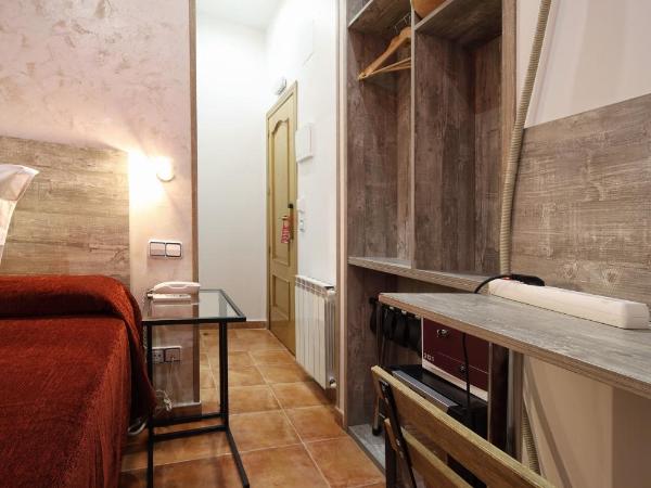 Hostal Las Fuentes : photo 3 de la chambre petite chambre double