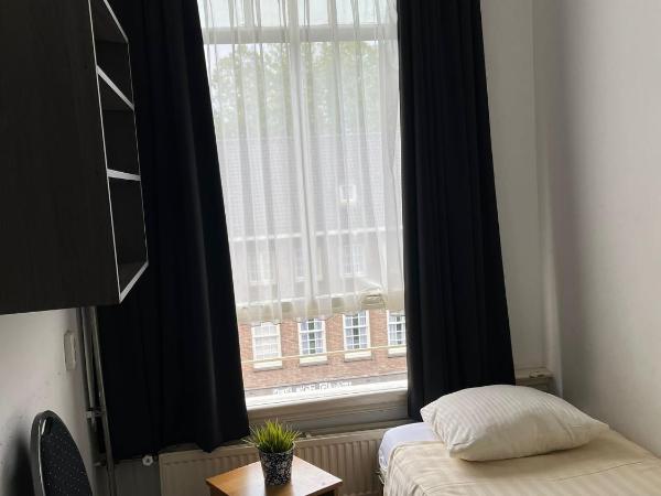 Hotel Galerij : photo 1 de la chambre chambre simple avec salle de bains commune