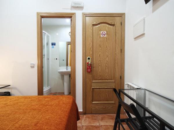 Hostal Las Fuentes : photo 5 de la chambre chambre double Économique intérieure