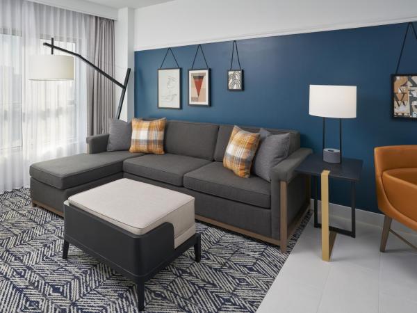 The Chifley Houston, Tapestry Collection by Hilton : photo 2 de la chambre suite lit king-size