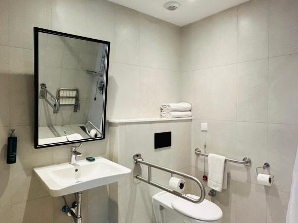 Hilton Garden Inn Casablanca Sud : photo 6 de la chambre chambre lit king-size - accessible aux personnes à mobilité réduite