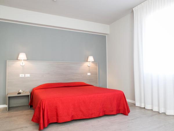 Hotel Al Prato : photo 2 de la chambre chambre double avec lit d'appoint
