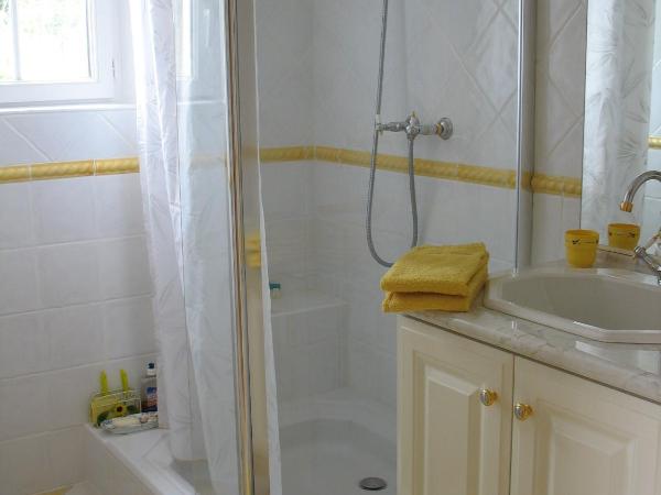 B&B La Cigaline : photo 9 de la chambre chambre double - vue sur jardin