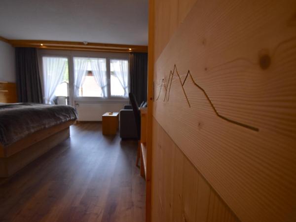 Hotel Matterhornblick : photo 9 de la chambre chambre lits jumeaux avec balcon