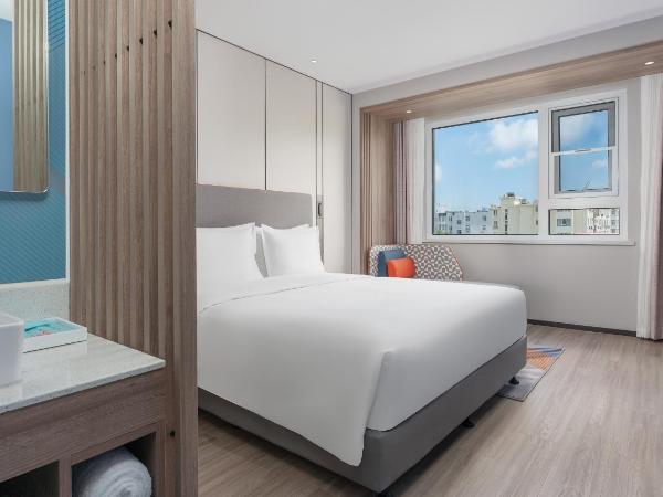 Holiday Inn Express Qingdao Shibei, an IHG Hotel : photo 2 de la chambre 1 king and 1 double standard