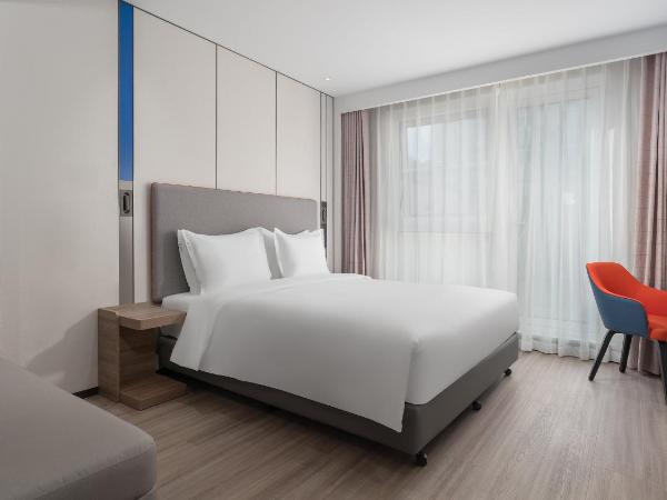 Holiday Inn Express Qingdao Shibei, an IHG Hotel : photo 3 de la chambre chambre king standard avec balcon