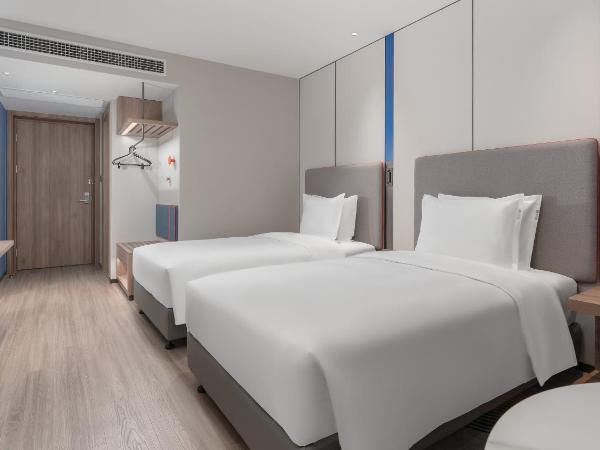 Holiday Inn Express Qingdao Shibei, an IHG Hotel : photo 6 de la chambre chambre king standard avec balcon