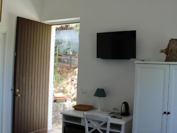 Villa Rubino Casa Vacanze Mondello : photo 6 de la chambre chambre double - accessible aux personnes à mobilité réduite 