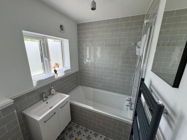 Maya's Lodge : photo 2 de la chambre chambre double avec salle de bains commune