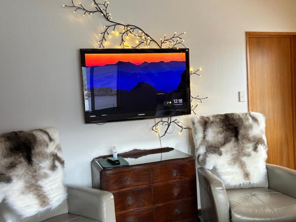 The Embassy B&B : photo 7 de la chambre king room with mountain view and en suite