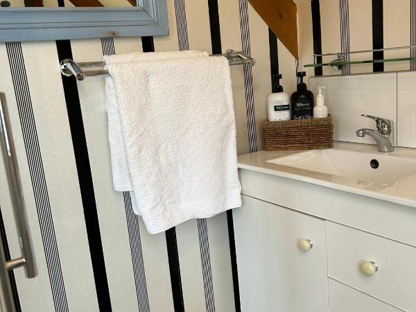 The Embassy B&B : photo 9 de la chambre king room with mountain view and en suite