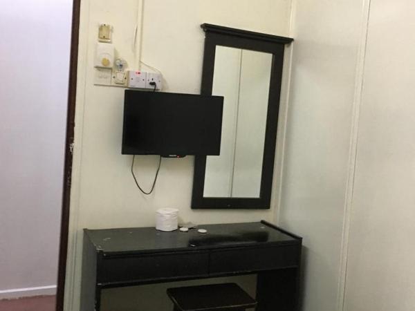 Old Penang Hotel - Trang Road : photo 3 de la chambre chambre lit queen-size avec salle de bains commune