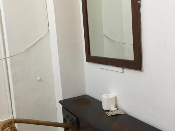 Old Penang Hotel - Trang Road : photo 4 de la chambre chambre lit queen-size avec salle de bains commune