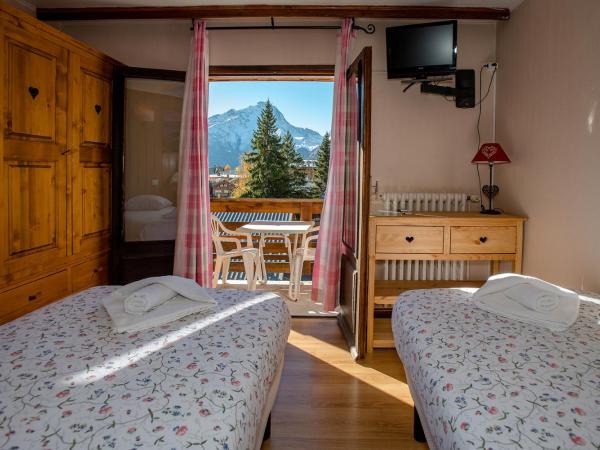 Hotel Le Cairn : photo 2 de la chambre chambre lits jumeaux avec balcon