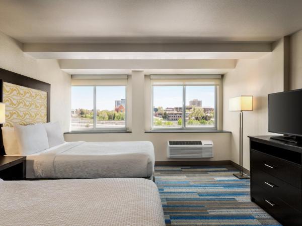 Holiday Inn Express & Suites Colorado Springs Central, an IHG Hotel : photo 5 de la chambre chambre standard avec 2 lits queen-size