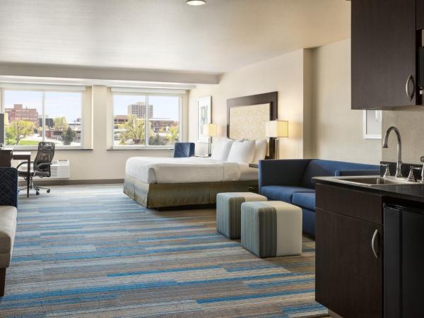 Holiday Inn Express & Suites Colorado Springs Central, an IHG Hotel : photo 6 de la chambre suite - adaptée aux personnes malentendantes - non-fumeurs