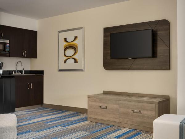 Holiday Inn Express & Suites Colorado Springs Central, an IHG Hotel : photo 9 de la chambre double queen suite with mountain view