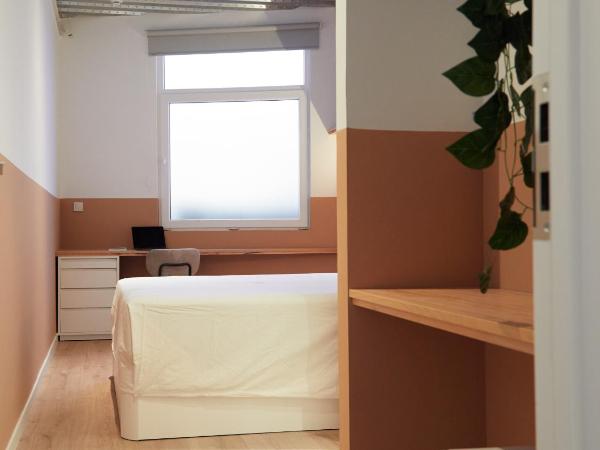 Ola Living Hostal Tetuan : photo 4 de la chambre chambre double