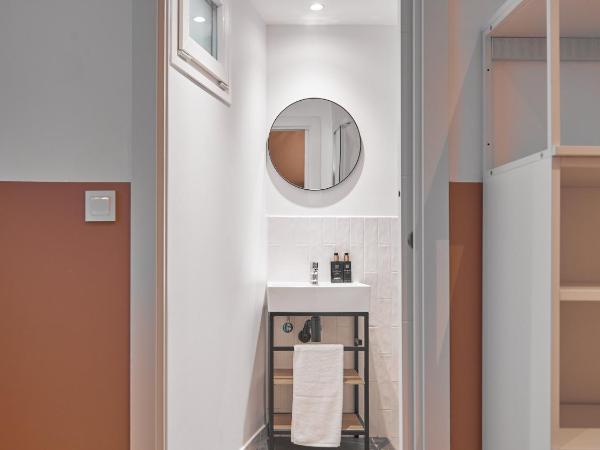 Ola Living Hostal Tetuan : photo 8 de la chambre chambre double