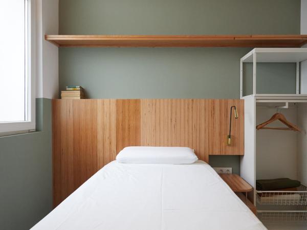 Ola Living Hostal Tetuan : photo 2 de la chambre chambre simple