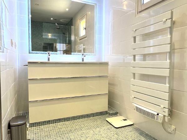 Villa La Source 83 - room close to St Tropez : photo 9 de la chambre chambre double - vue sur jardin